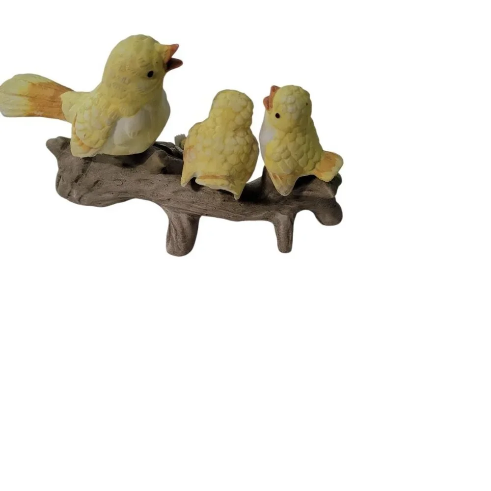 Royal Crown Birds on a Log Figurine Yellow Saffron Finch Vintage Chicks Baby - Picture 5 of 9